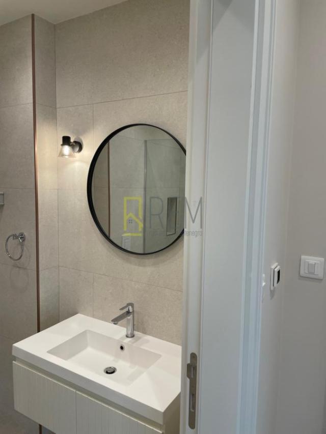 Prodaja- trosoban duplex 209m2, sa parkingom- zgrada Vezir