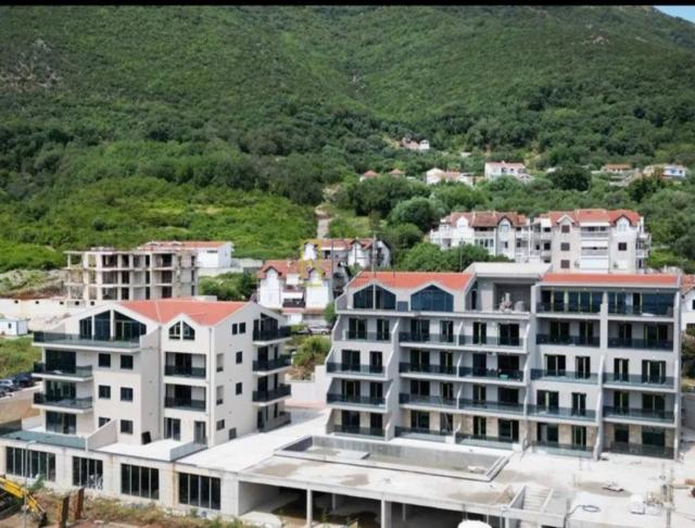 Prodajemo – jednosoban namjesten stan u Baošićima, Herceg Novi