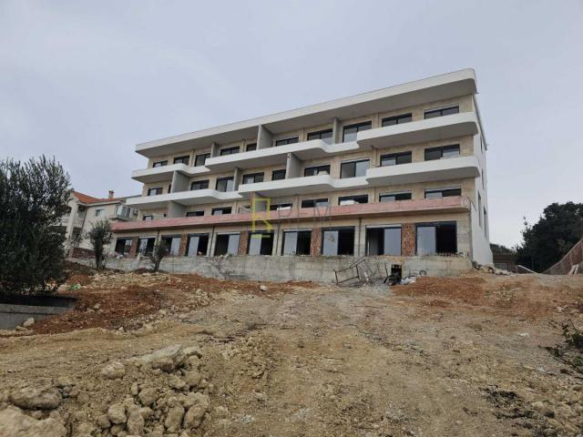 Prodaja- dva jednosobna stana u izgradnji od 51m2 u Pinjes, Ulcinj