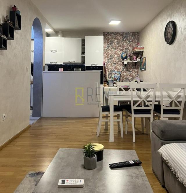 Prodajemo- dvosoban kompletno namjesten 56m2, Pobrezje