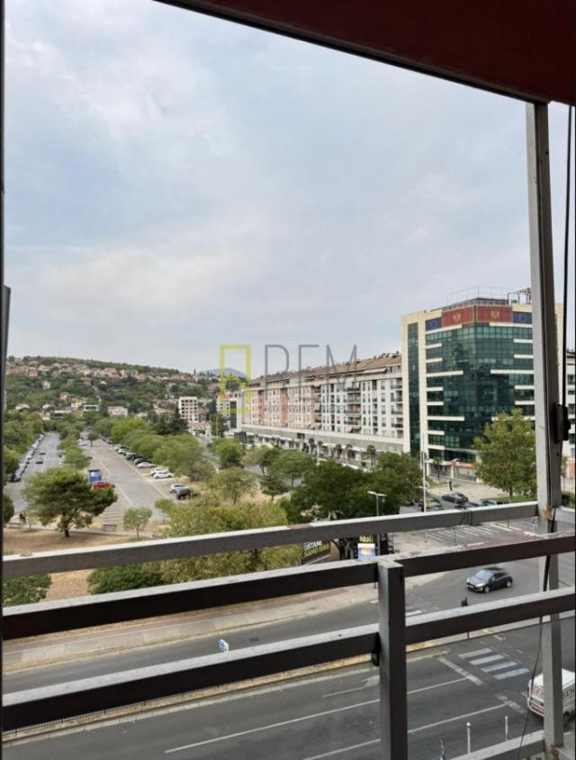 Izdavanje- trosoban stan, Preko Morace