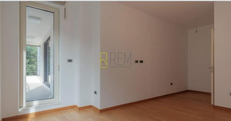 Prodaja- trosoban lux stan 114m2, Ribnica