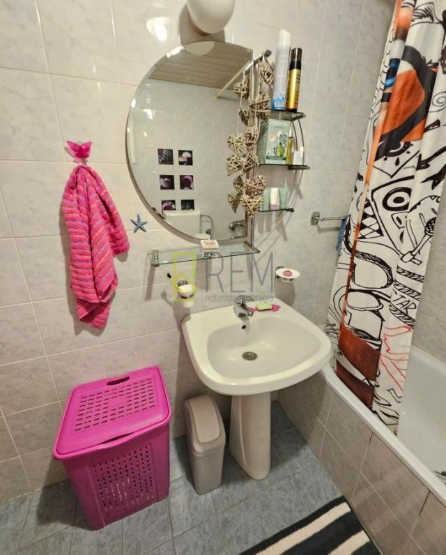 Prodajemo- kompletno namjesten dvosoban stan površine 65m², Centar