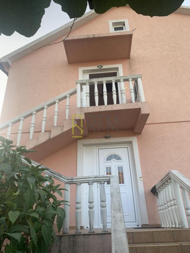 Prodaja – kuca 130 m2 na placu od 500 m2 u Radoviči, Tivat