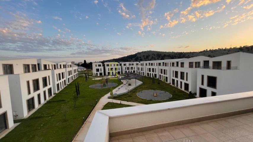 Prodaja- kompletno namjesten stan 106m2, sa dvije parking mijesta u Zagoricu