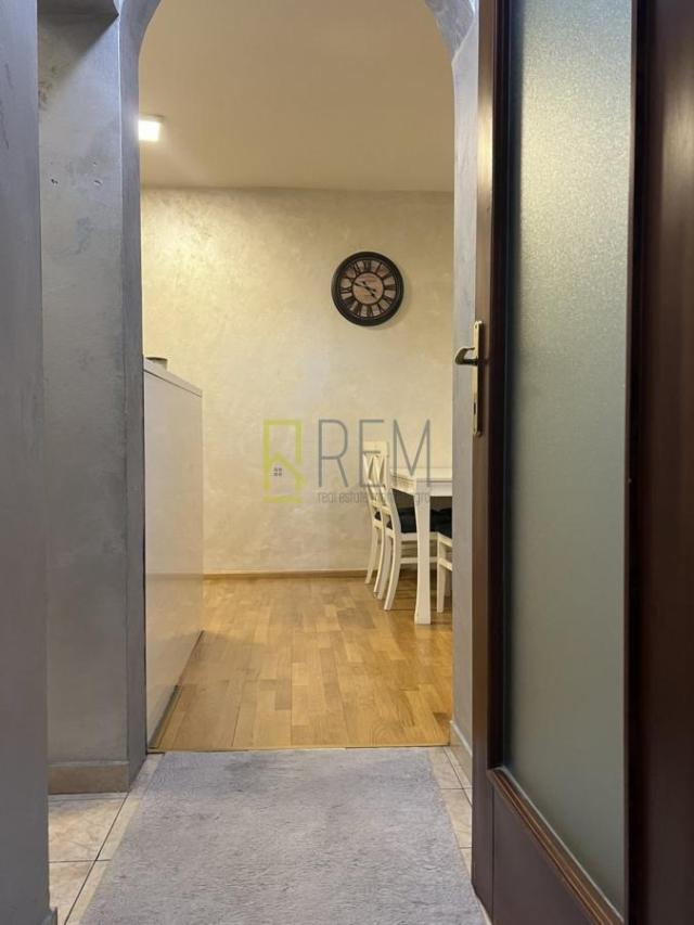 Prodajemo- dvosoban kompletno namjesten 56m2, Pobrezje