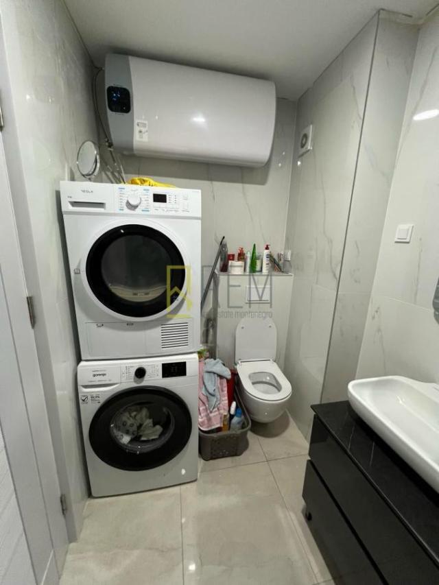 Prodajemo- nov namješten dvosoban stan, površine 90m² (+ terase), u Bečičima