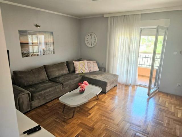 Prodajemo- namješten, dvosoban stan, površine 80m2, u naselju Zagorič