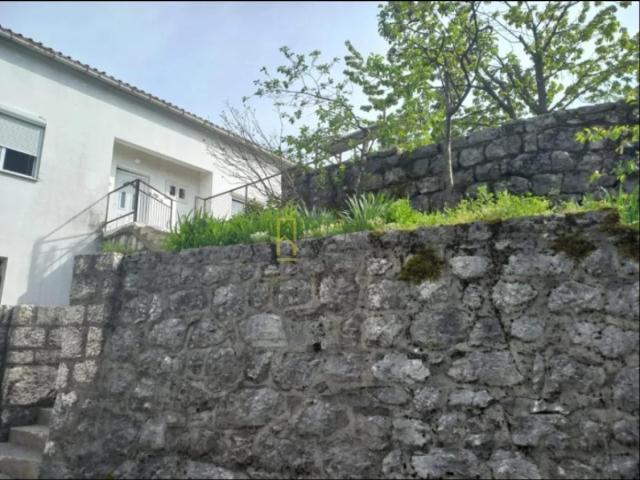 PRODAJA – PORODIČNA KUĆA, CETINJE