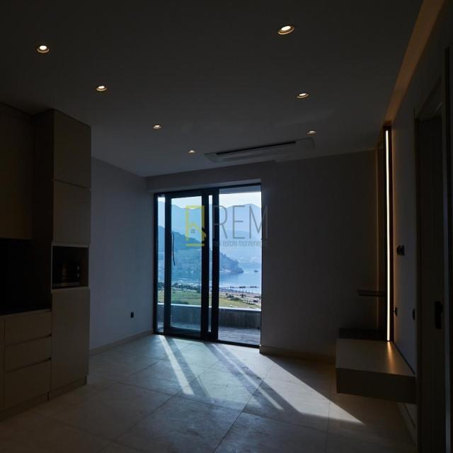 Prodajemo- jednosoban stan 45m2 sa privatnom plažom, Bečići