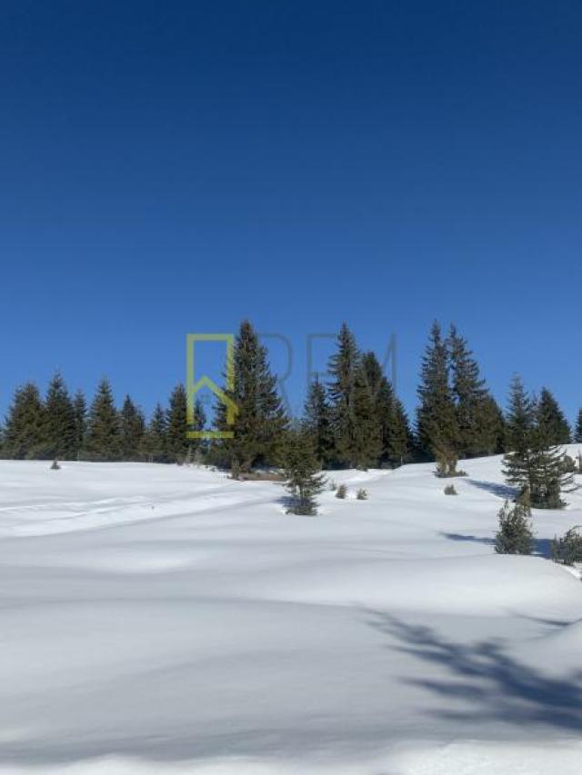 PRODAJA- ZEMLJISTE NA ZABLJAKU