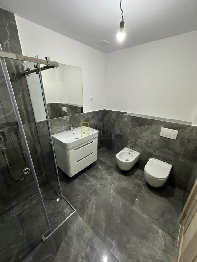 Prodajemo- nov, neuseljiv dvosoban apartman u novogradnji u Rafailovici