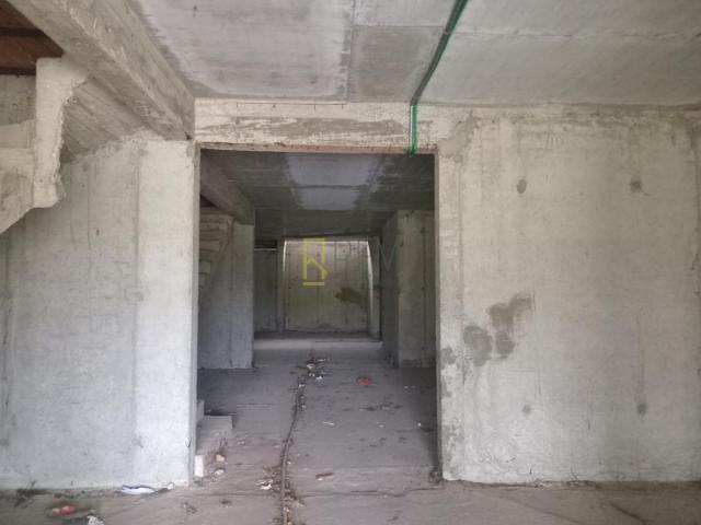 Prodajemo- poslovni prostor površine 312m2, kod Krivog mosta