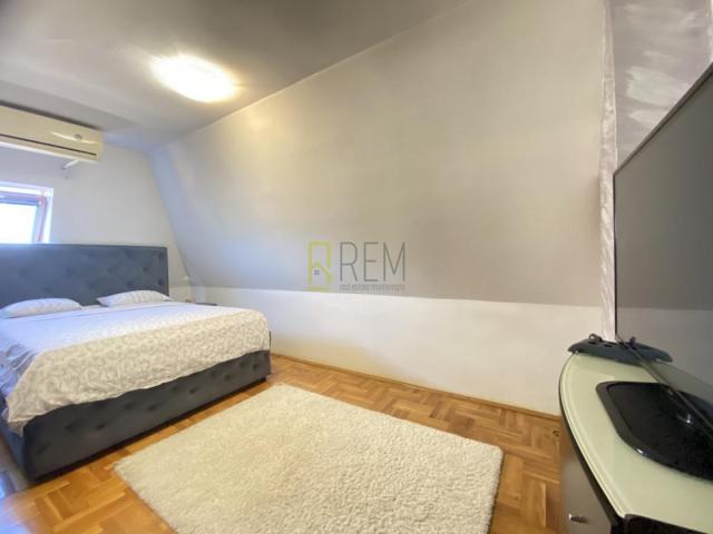 Prodajemo- trosoban, renoviran stan 86m2, u strogom Centru grada