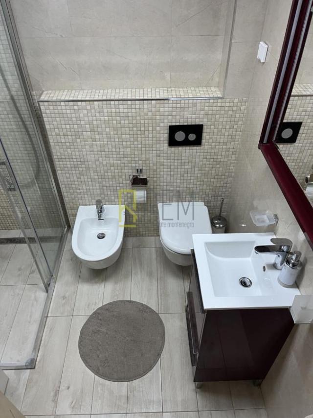 Prodajemo- namjesten jednosoban stan 50 m2, sa pogledom na more, Pržno- Budva