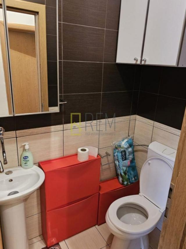 Prodajemo- namješten, dvosoban stan, površine 80m2, u naselju Zagorič