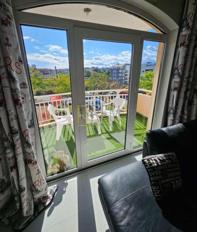 Prodajemo- kompletno namjesten dvosoban stan površine 65m², Centar