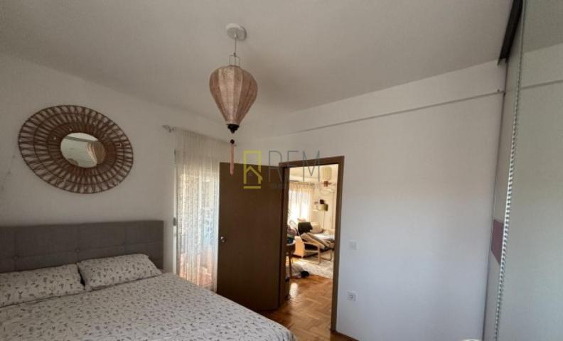 Prodajemo-kompletno namješten dvosoban 61m2, Tološi