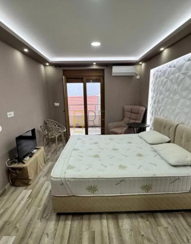 Prodajemo- moderno opremljena garsonjera 27m2 u Toploj, Herceg Novi
