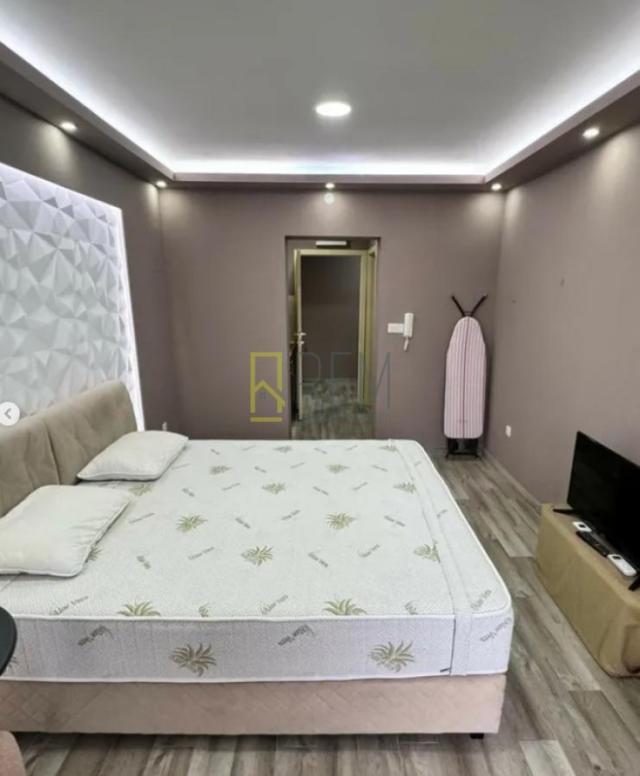Prodajemo- moderno opremljena garsonjera 27m2 u Toploj, Herceg Novi