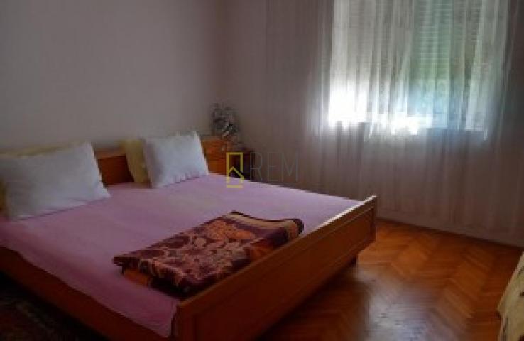 Kuča u Komini