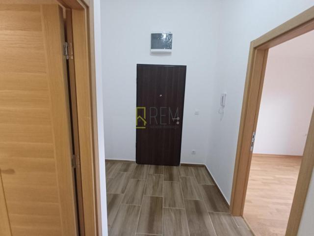 Prodajemo- prostran, jednosoban stan 52m2 na Starom Aerodromu