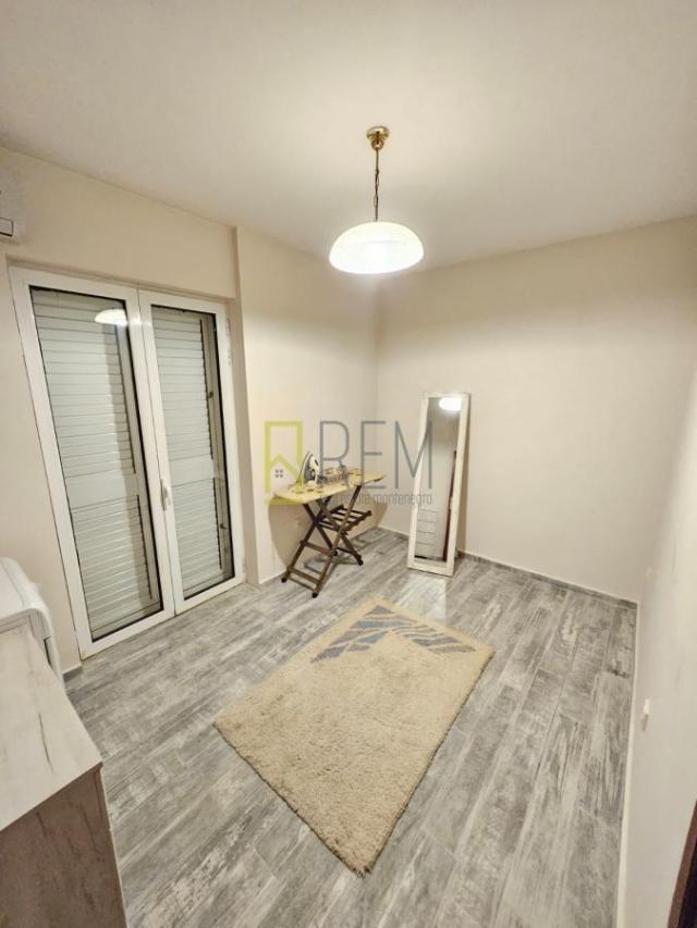 Prodajemo- kompletno namjesten dvosoban stan površine 65m², Centar
