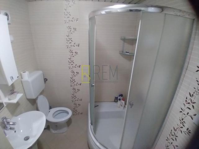 Prodajemo- trosoban stan povrsine 108 m2 na Tuskom putu