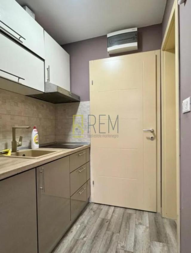 Prodajemo- moderno opremljena garsonjera 27m2 u Toploj, Herceg Novi