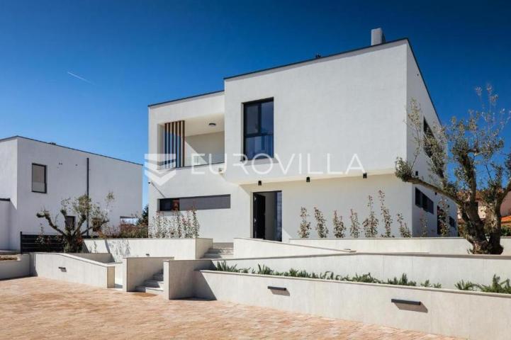 Istra, Poreč, ekskluzivna moderna vila s privatnim bazenom u blizini mora