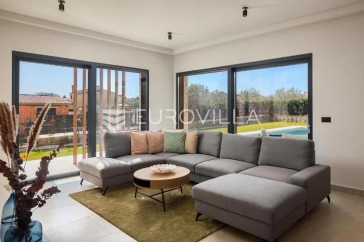 Istra, Poreč, ekskluzivna moderna vila s privatnim bazenom u blizini mora