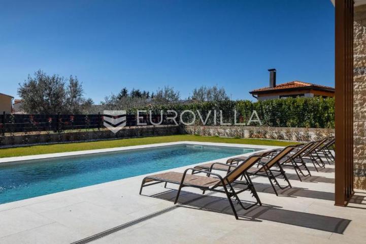 Istra, Poreč, ekskluzivna moderna vila s privatnim bazenom u blizini mora