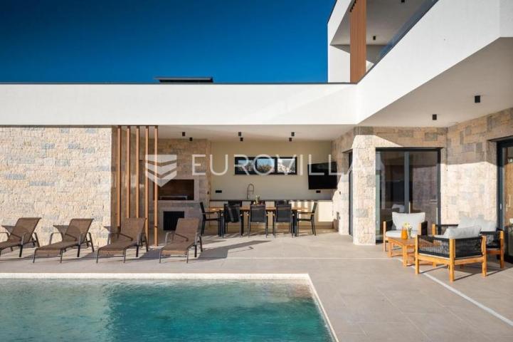 Istra, Poreč, ekskluzivna moderna vila s privatnim bazenom u blizini mora