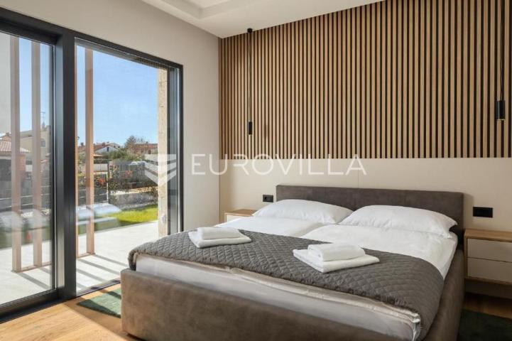 Istra, Poreč, ekskluzivna moderna vila s privatnim bazenom u blizini mora