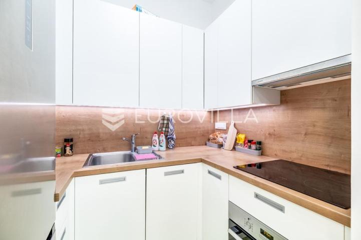 Zagreb, Prečko, novouređen ulični lokal u prizemlju, 43.77 m²
