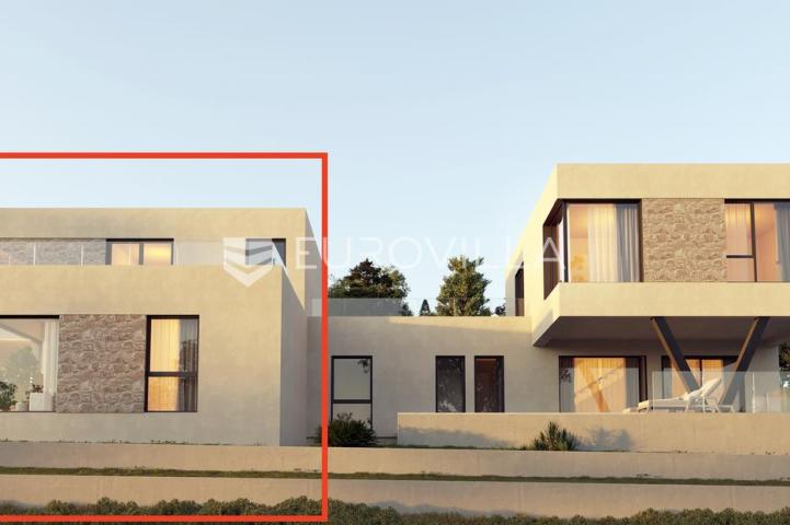 Vodice, luksuzna dvojna kuća s bazenom i panoramskim pogledom na more