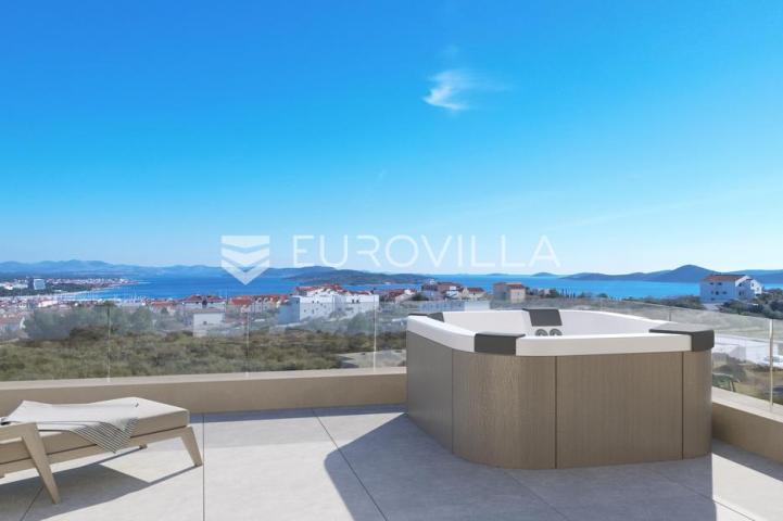 Vodice, luksuzna dvojna kuća s bazenom i panoramskim pogledom na more