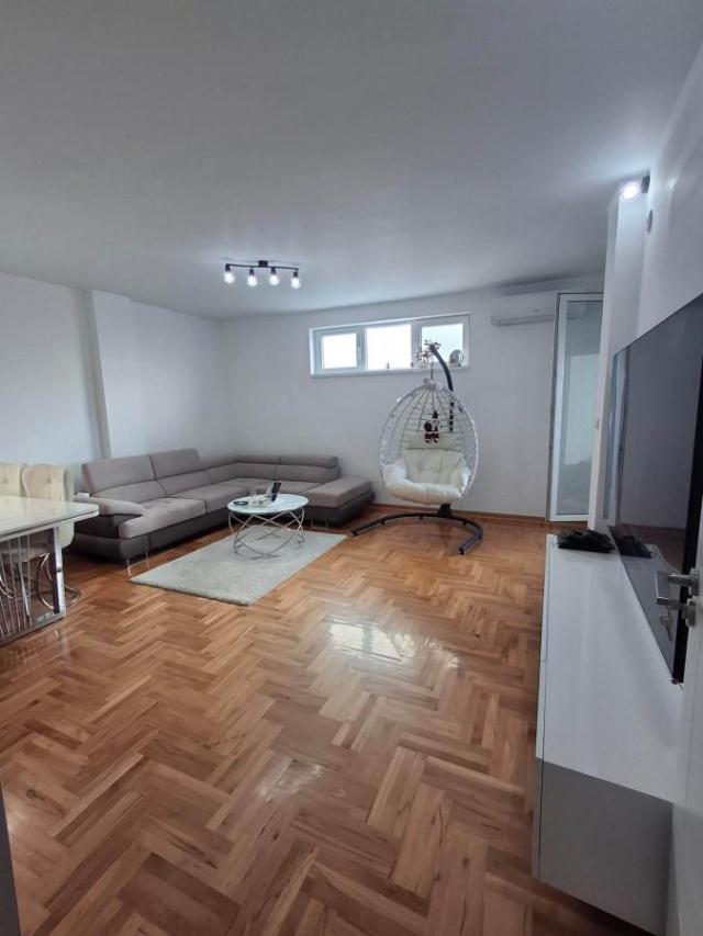 Fotografija stana 1 od 18