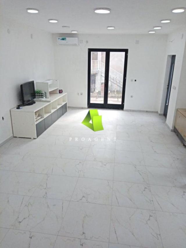 Fotografija stana 1 od 34