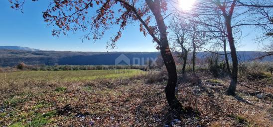 Istria, Labin, Pićan - Complete seclusion and a beautiful view!! Building land 750 m2 and agricultur