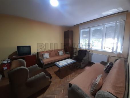 Izdaje se stan u centru grada, Strahinjića Bana, 41m2, 300e