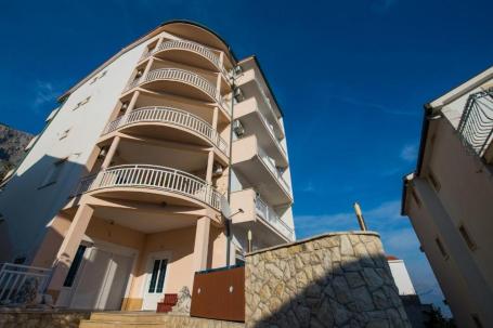 Omiš, Lokva Rogoznica, hotel-pansion, ukupno NKP 825 m2