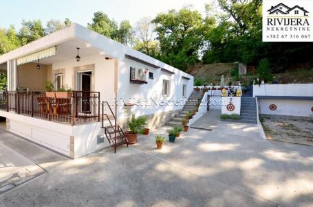 House with garden in Topla Herceg Novi