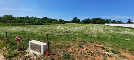 ISTRIA, BARBAN - Two construction plots with requests submitted for the construction of detached mod