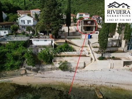 Luksuzna vila prvi red do mora Njivice Herceg Novi 