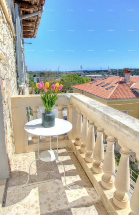 Apartment Pula, Monte Zaro. A large, nicely furnished apartment with a garage.