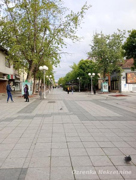 Lazarevac pesacka zona lokal 100m2