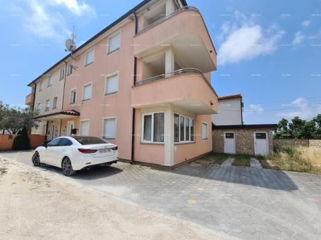 Apartment Medulin! Vrčevan, apartment with a large covered terrace.