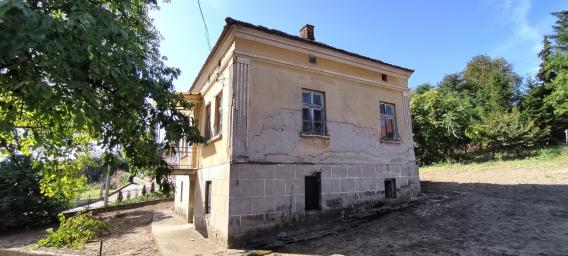 Vinča, uknjižena stara kuća sa pomoćnim zgradama na 73 ara .. 