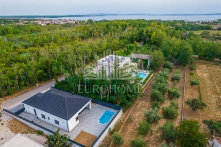 NIN-PRIVLAKA MODERNO UREĐENA VILLA 150M2